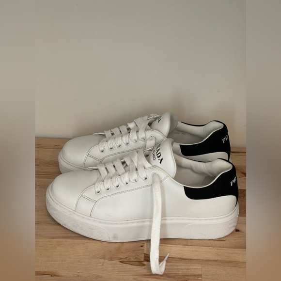 Prada 9/10 - Picture 4 of 6